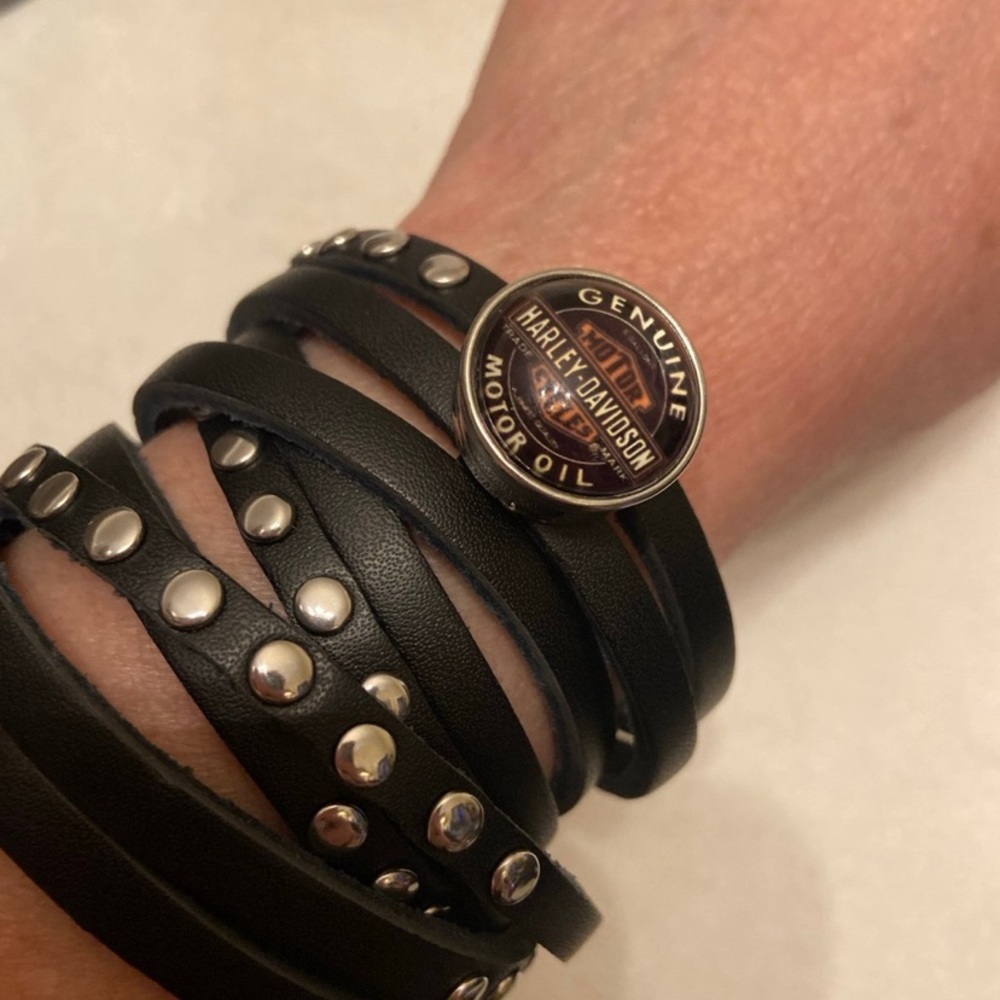 - HD Snap Button Wrap Bracelet - Picture 2 of 12